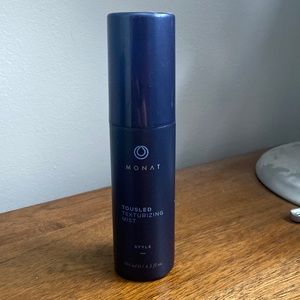 Monat tousled texturizing mist